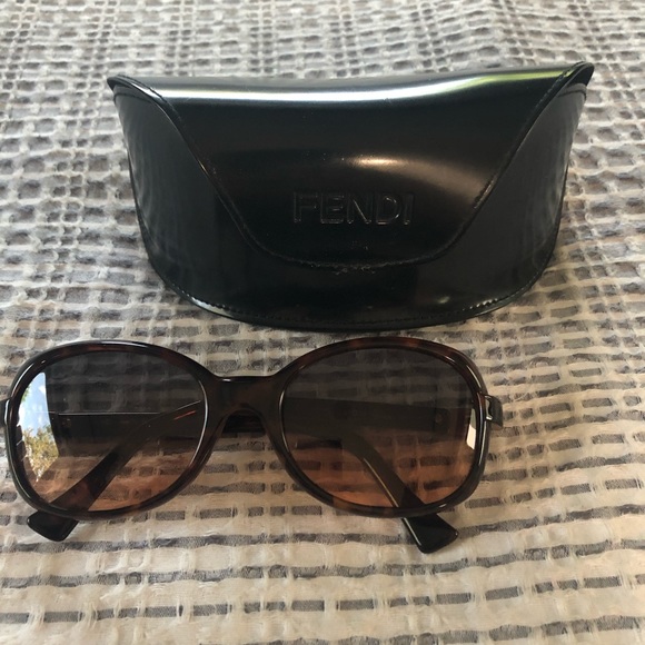 VINTAGE Fendi Sunglasses - Picture 1 of 4